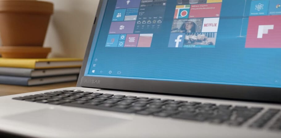 Haz táctil la pantalla de cualquier portátil con este pequeño accesorio