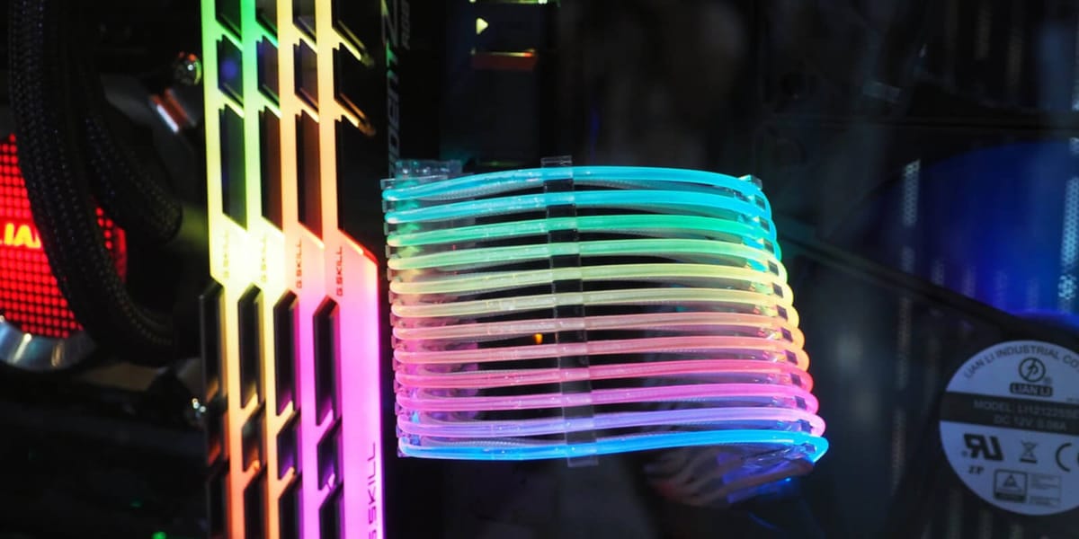 Lian Li lanza cables de alimentación con iluminación RGB: ¿Por qué no?