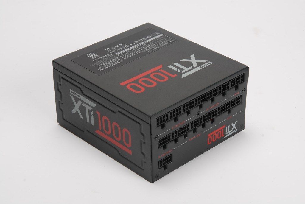 XFX presenta la fuente XTi-1000W 80 Plus Titanium