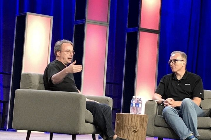 Linus Torvalds dice que el código abierto es la forma de combatir la complejidad del software