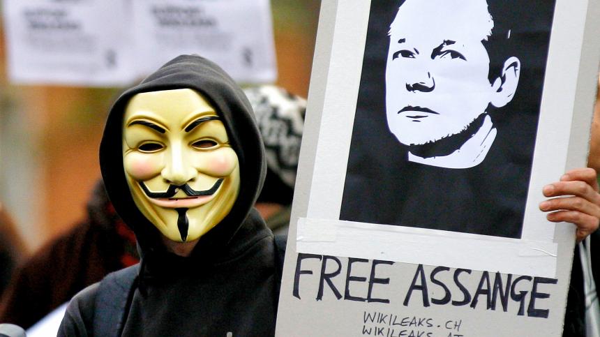 Anonymous lanza un "mensaje" a Reino Unido exigiendo la liberación de Julian Assange