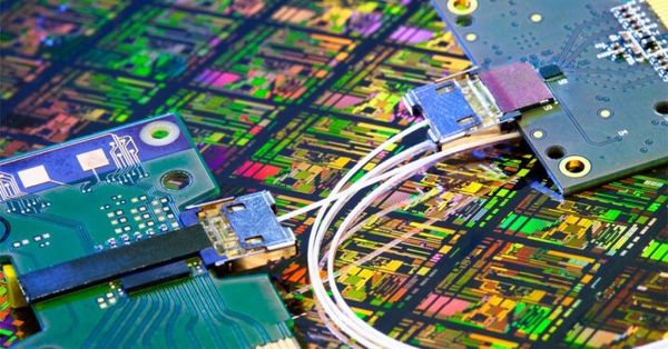 Intel empieza a sustituir el cobre por fibra óptica en sus ordenadores