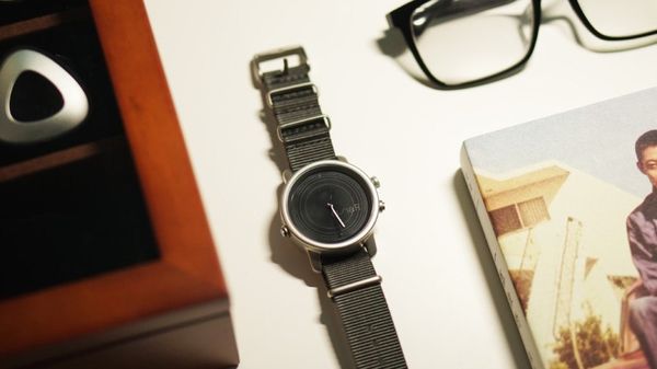 LunaR es un smartwatch que funciona con energía solar