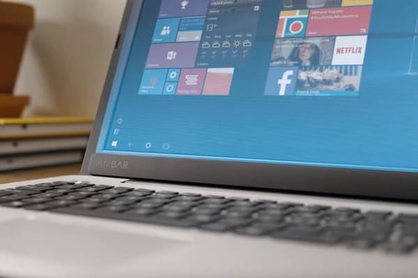 Haz táctil la pantalla de cualquier portátil con este pequeño accesorio