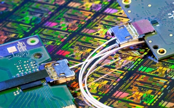 Intel empieza a sustituir el cobre por fibra óptica en sus ordenadores