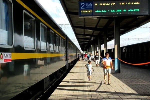 China prohíbe a las personas con bajo "crédito social" usar aviones y trenes