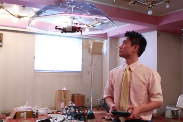 Este paraguas es un drone te protege automáticamente de los elementos