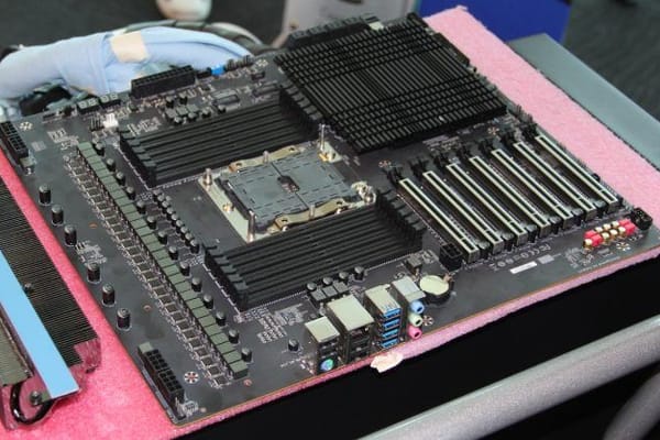 Intel lanzará su chipset X599 para sus procesadores de 28 núcleos