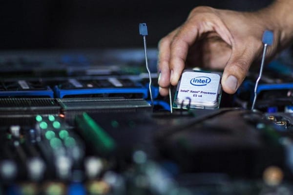 Intel responde a las quejas sobre prohibición de realizar Benchmarks sobre el Microcódigo