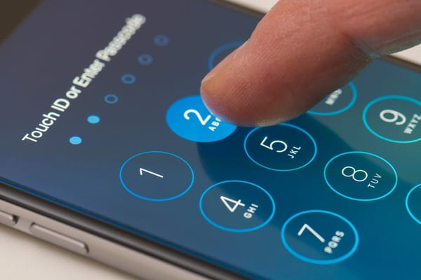 Descubren como acceder a los contactos y fotos desde un iPhone XS bloqueado