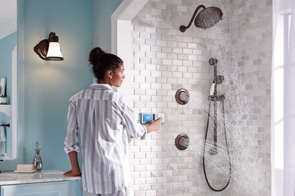 Moen Shower: Ducha inteligente compatible con los asistentes de voz